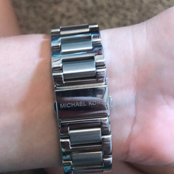 Michael Kors watch - Picture 3 of 3